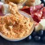 Haydari - Hjemmelavet tyrkisk-inspireret haydari dip med bagt peberfrugt og feta.