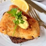 Hjemmelavet fiskefilet med sprød panering.