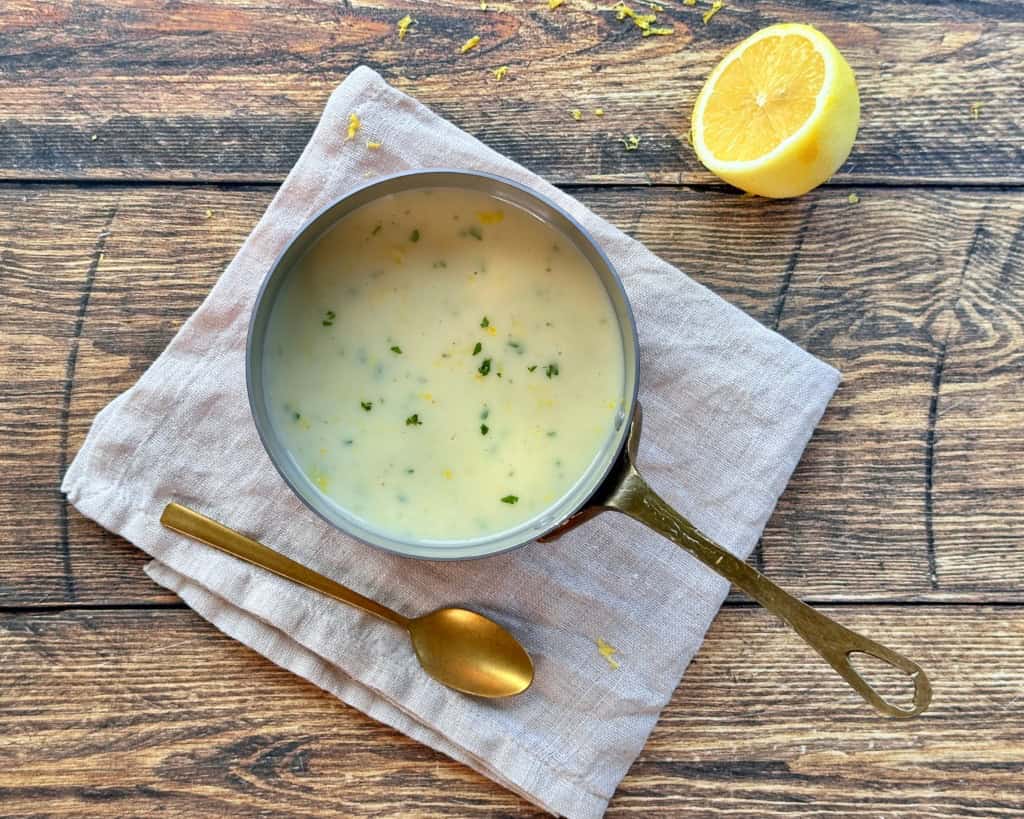 Citronsauce - hjemmelavet sauce med citron til fisk, kylling og pasta.