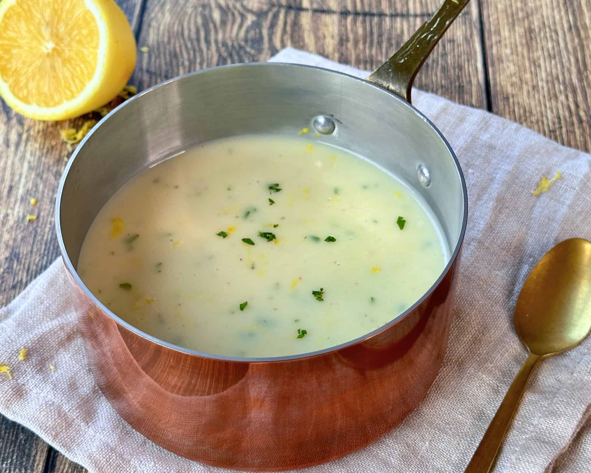 Citronsauce - hjemmelavet sauce med citron til fisk, kylling og pasta.