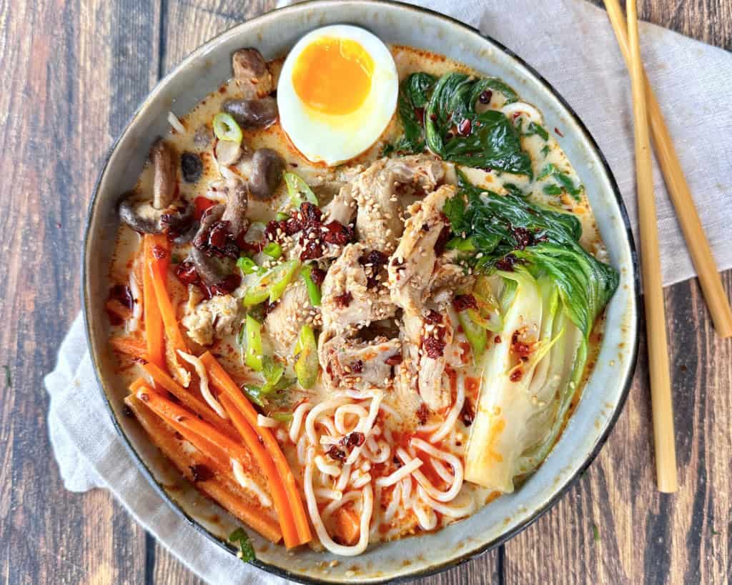 Ramen med kylling og kokosmælk
