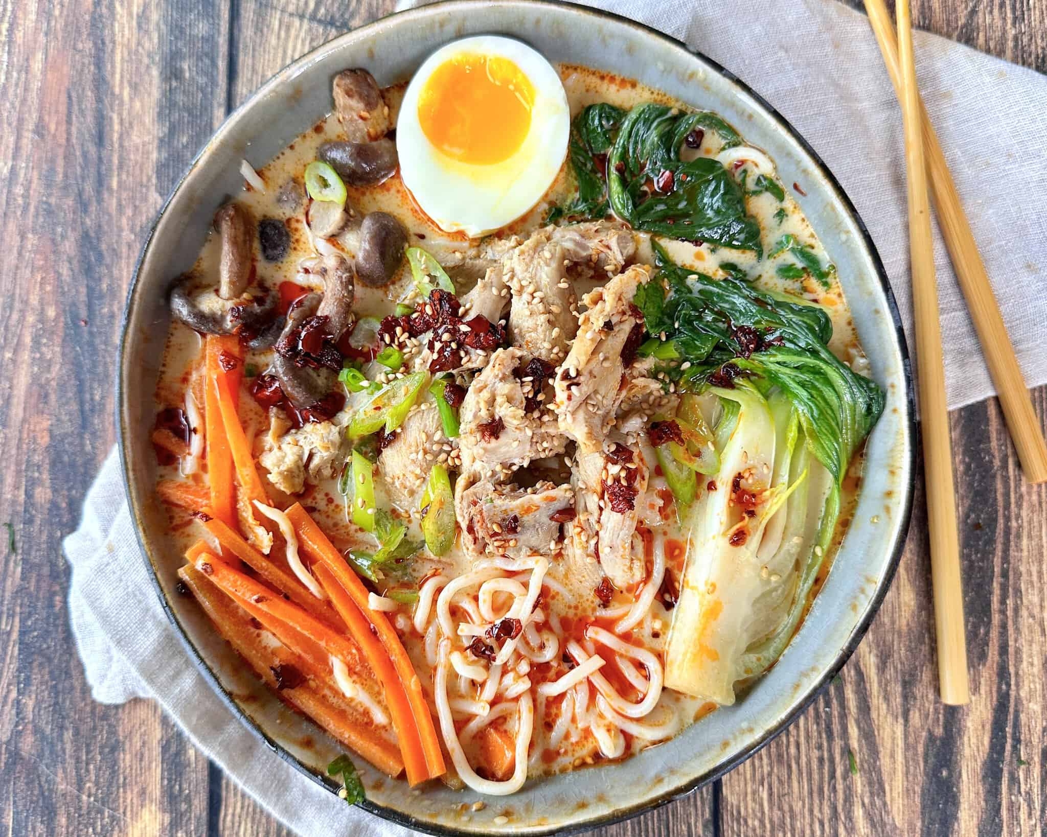 Ramen med kylling og kokosmælk