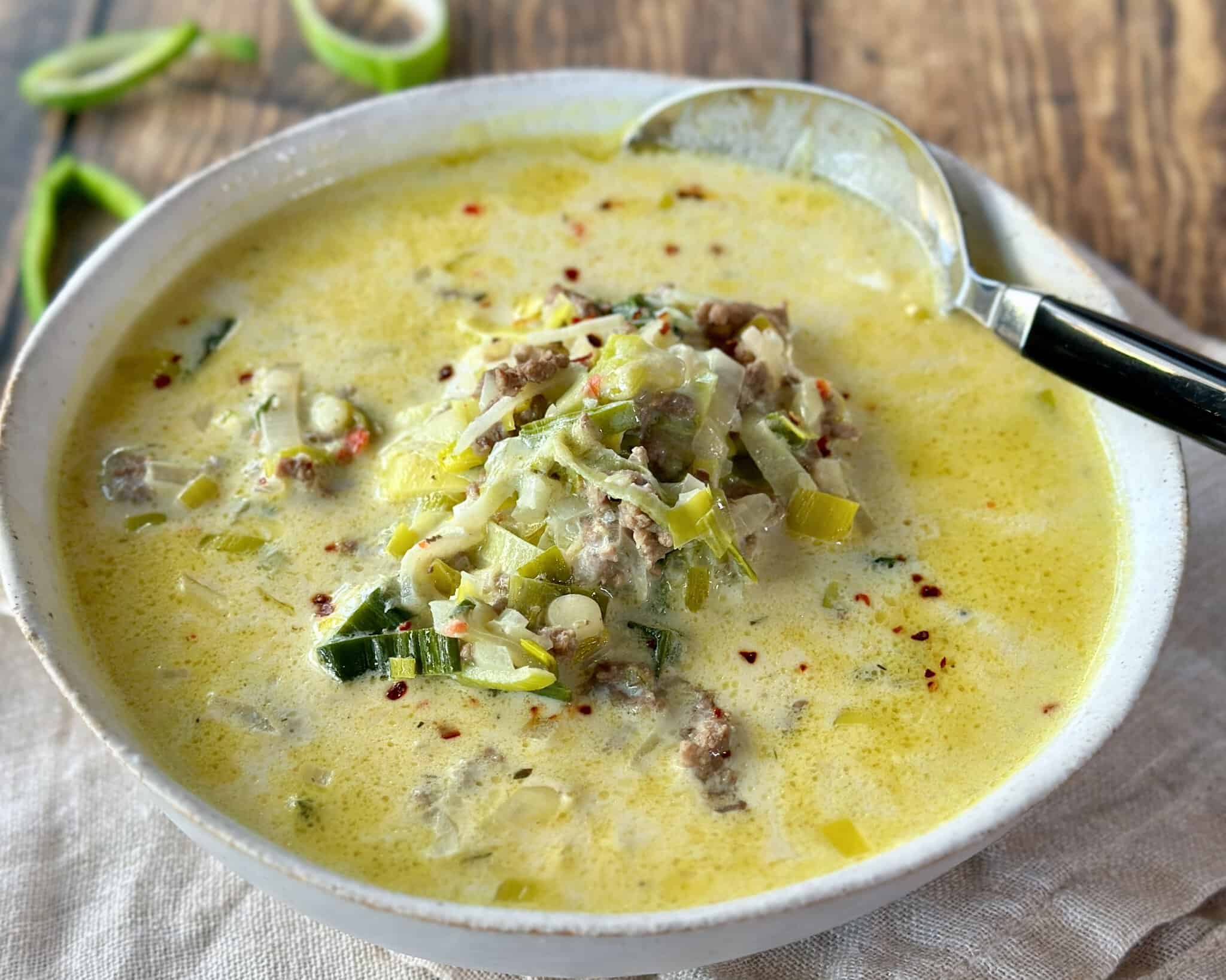 Ostesuppe med hakket oksekød og Pikant- flødeost