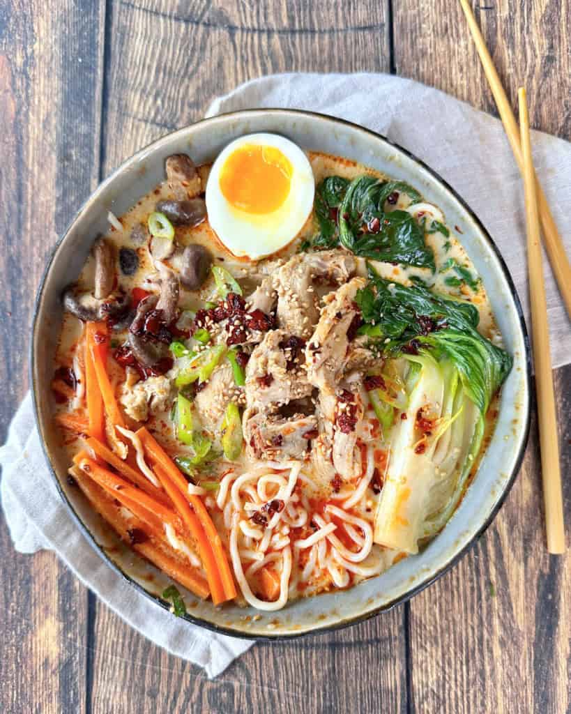 Ramen med kylling og kokosmælk