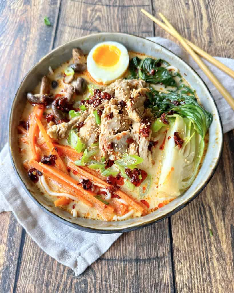 Ramen med kylling og kokosmælk